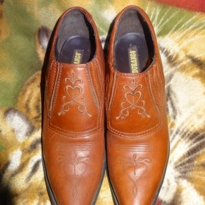 Women's Durango Cowboy Looking Shoes Size 8